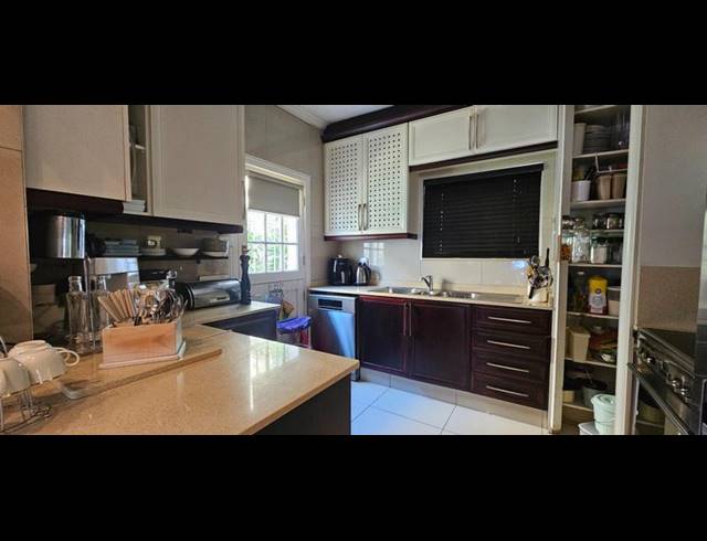 2 BEDROOM TOWNHOUSE FOR SALE IN ESSENWOOD